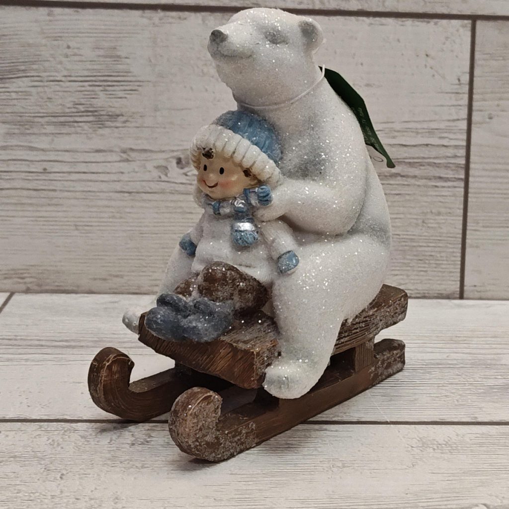 Bimbo e orso sullo slittino