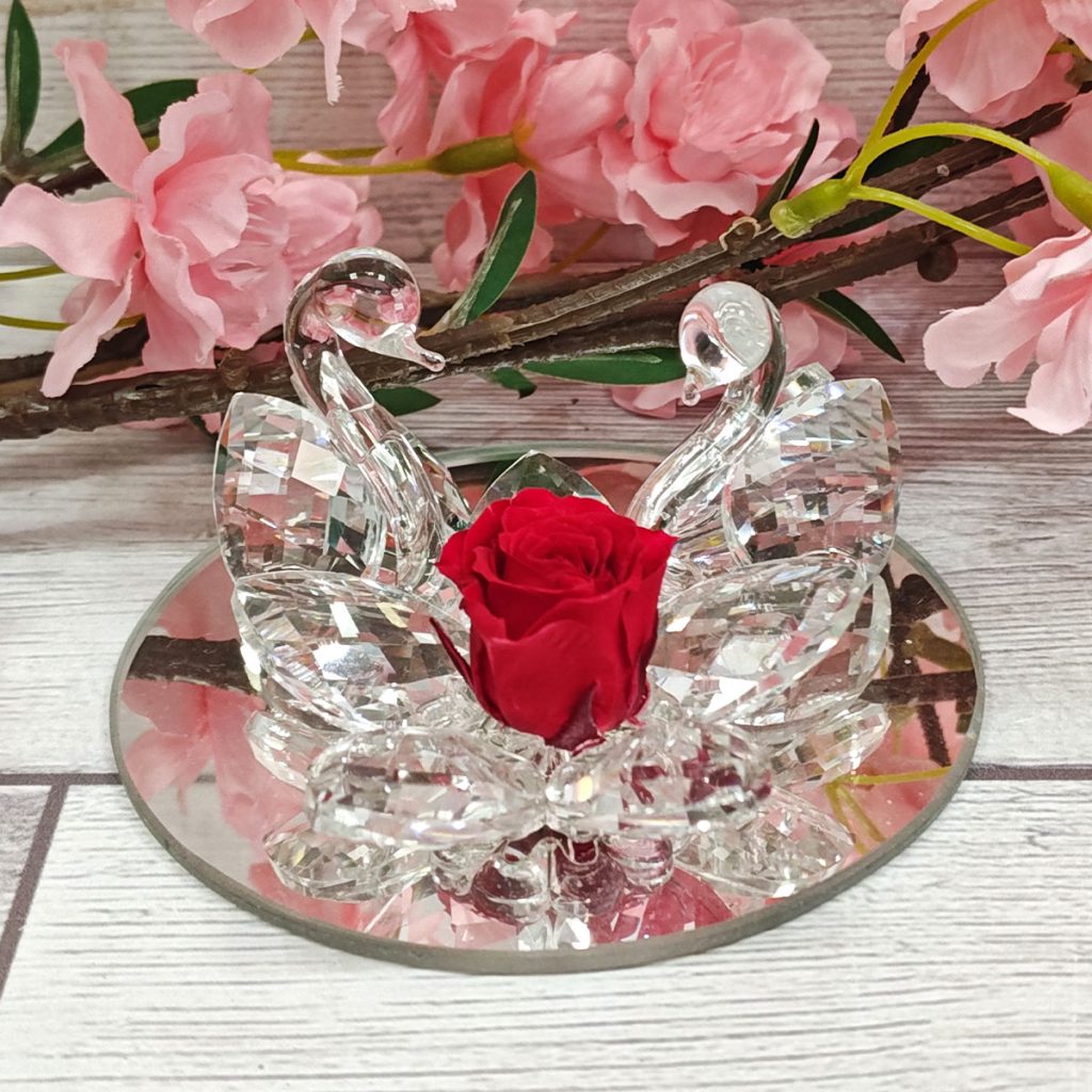Coppia di cigni in cristallo con rosa