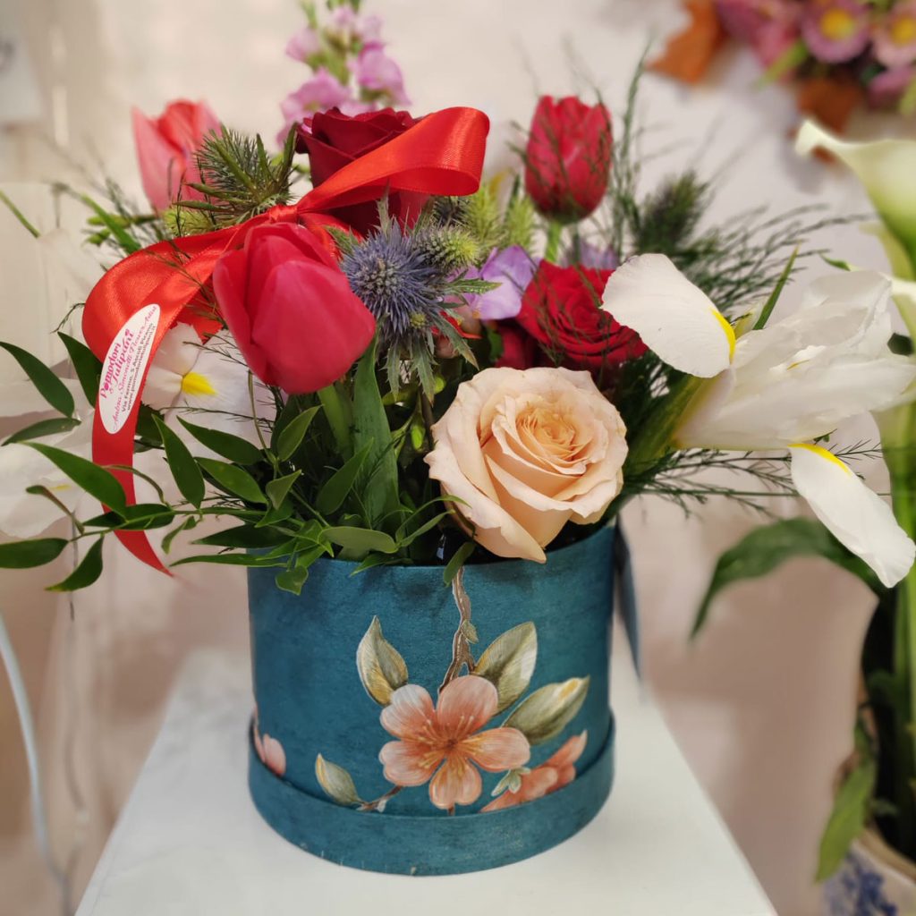 Flower box romantica con fiori misti