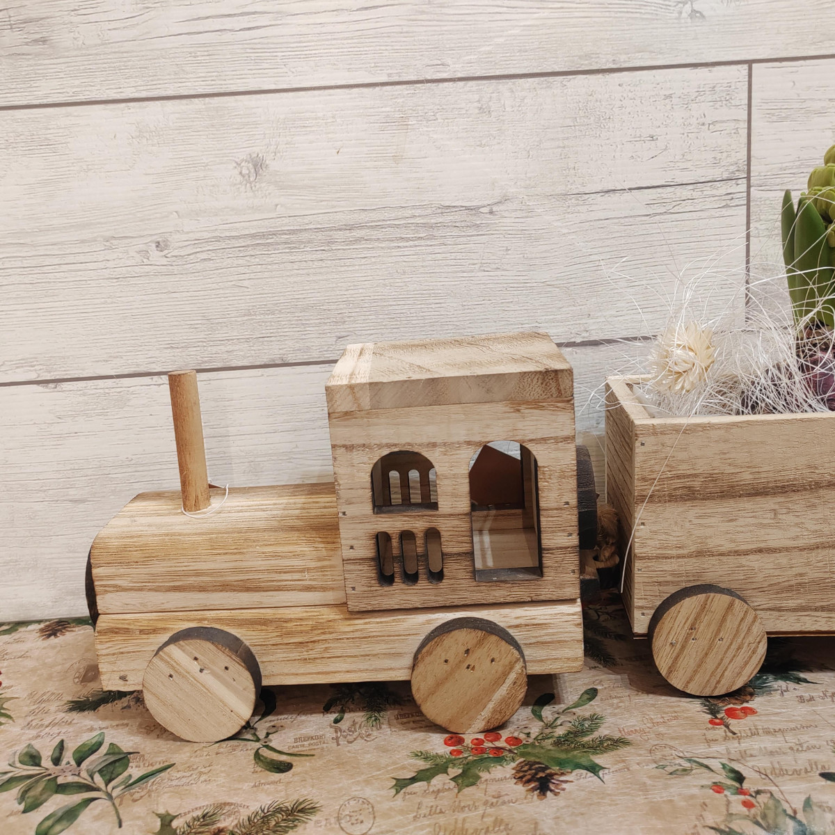 Trenino in legno portavaso