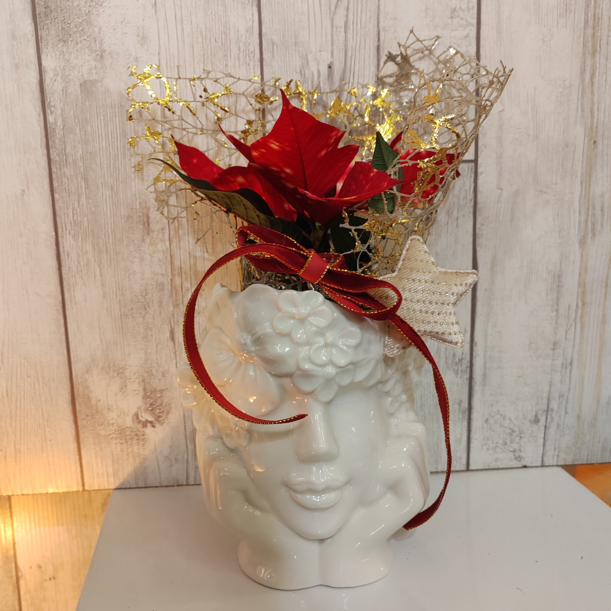 Stellina miniaturizzata in vaso a forma di donna