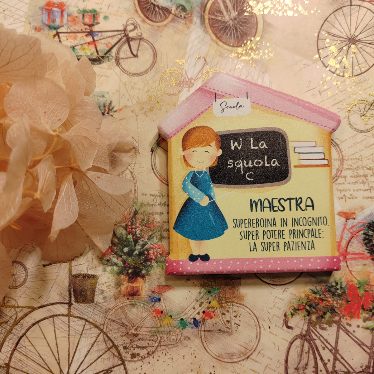 Calamita "Maestra supereroina in incognito"