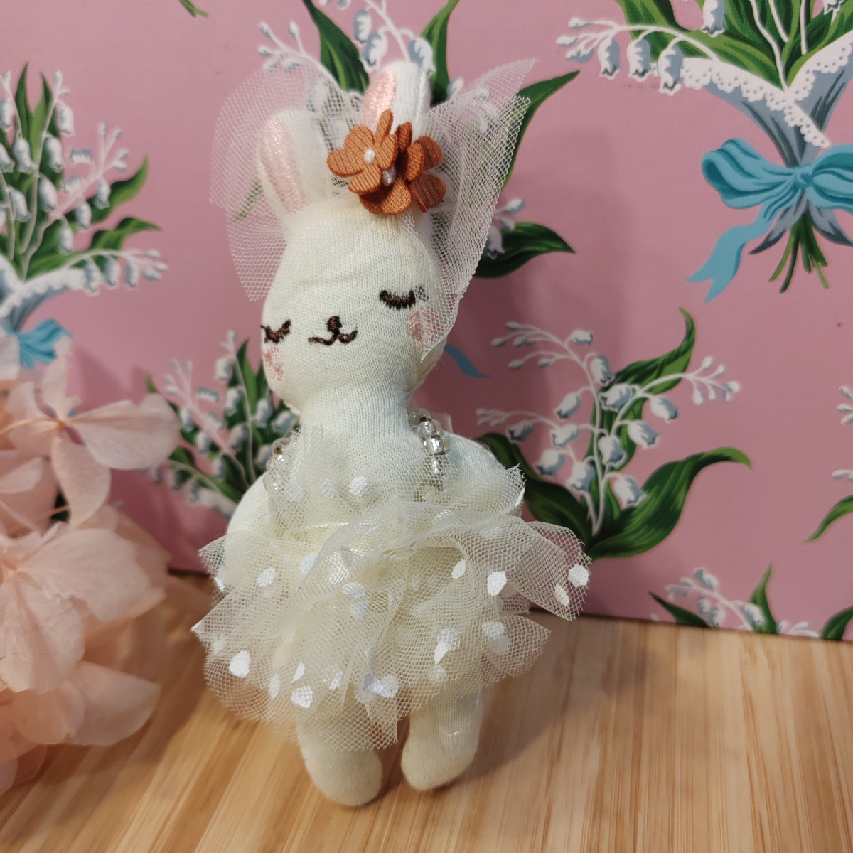 Coniglietta in stoffa bianca