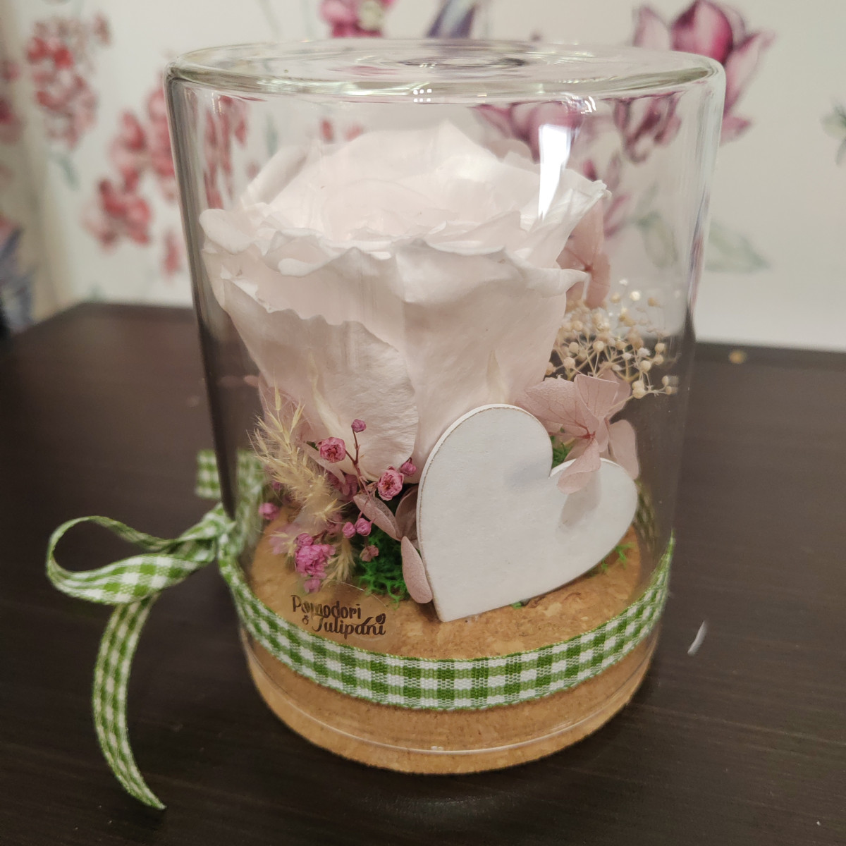 Composizione sotto vetro tappo in sughero rosa tenue