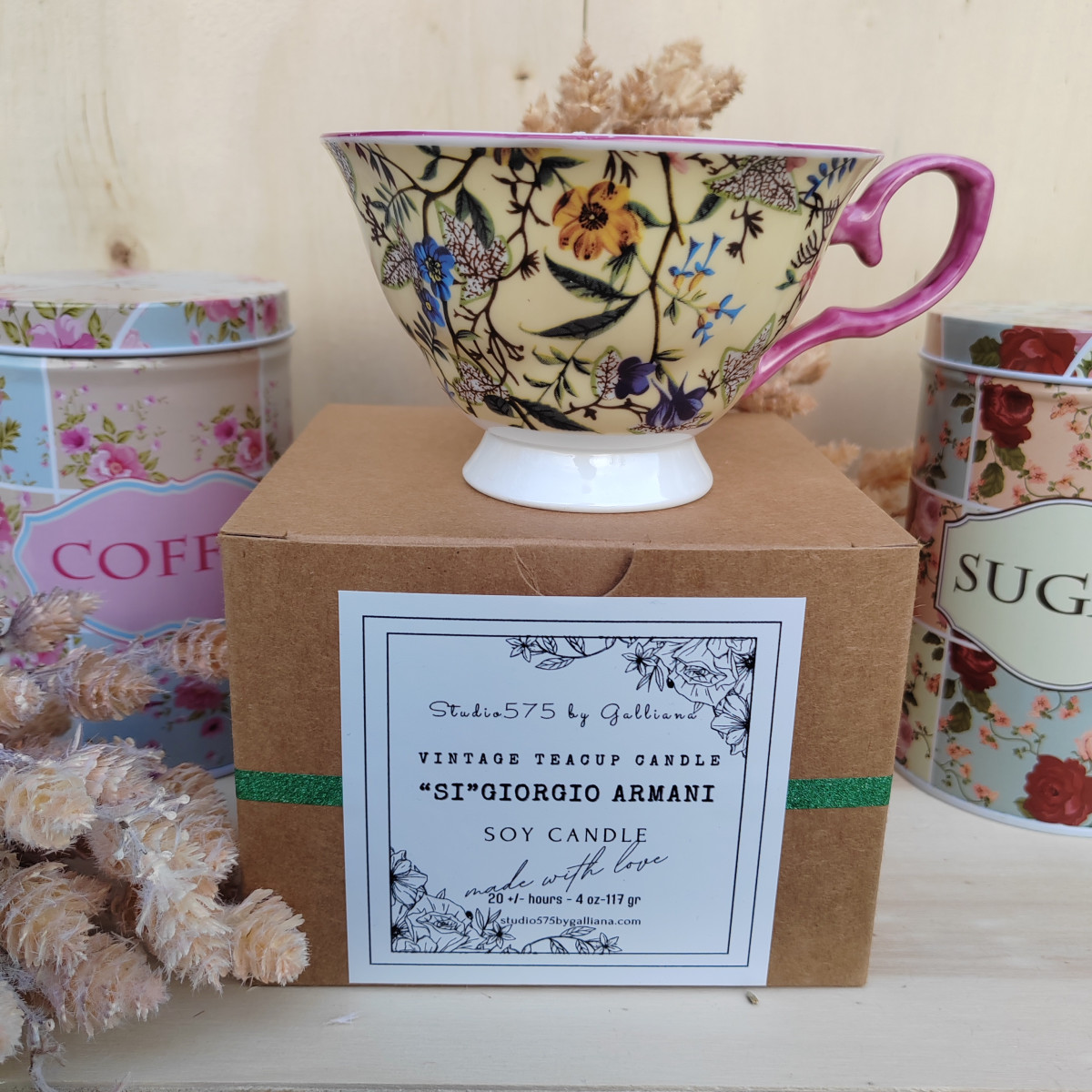 CANDELA VINTAGE INGLESE IN PORCELLANA "Fiorellini su fondo giallo, manico rosa"