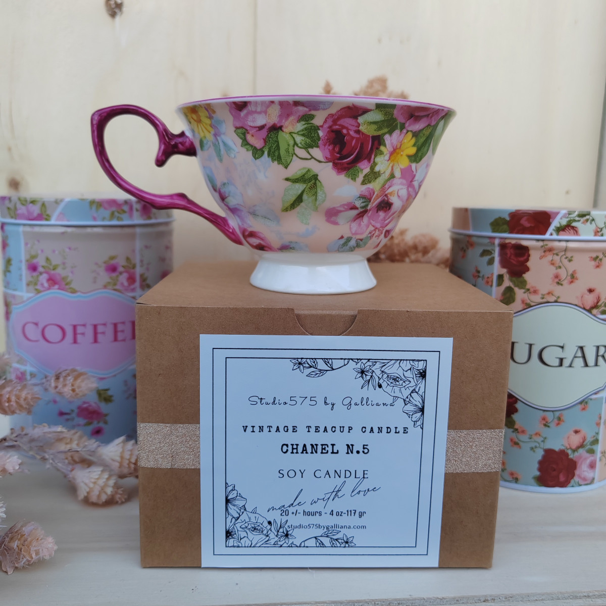 CANDELA VINTAGE INGLESE IN PORCELLANA "Manico rosa, fondo carne, fiori toni rosa e gialli"