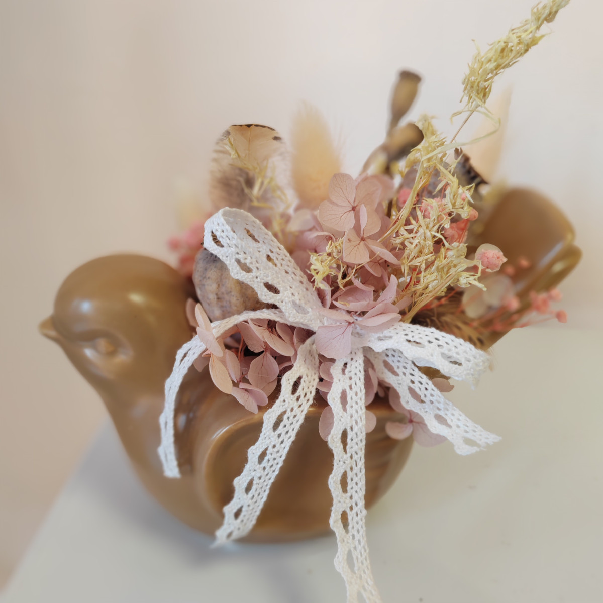 Colomba in fiori stabilizzati - marrone chiaro -