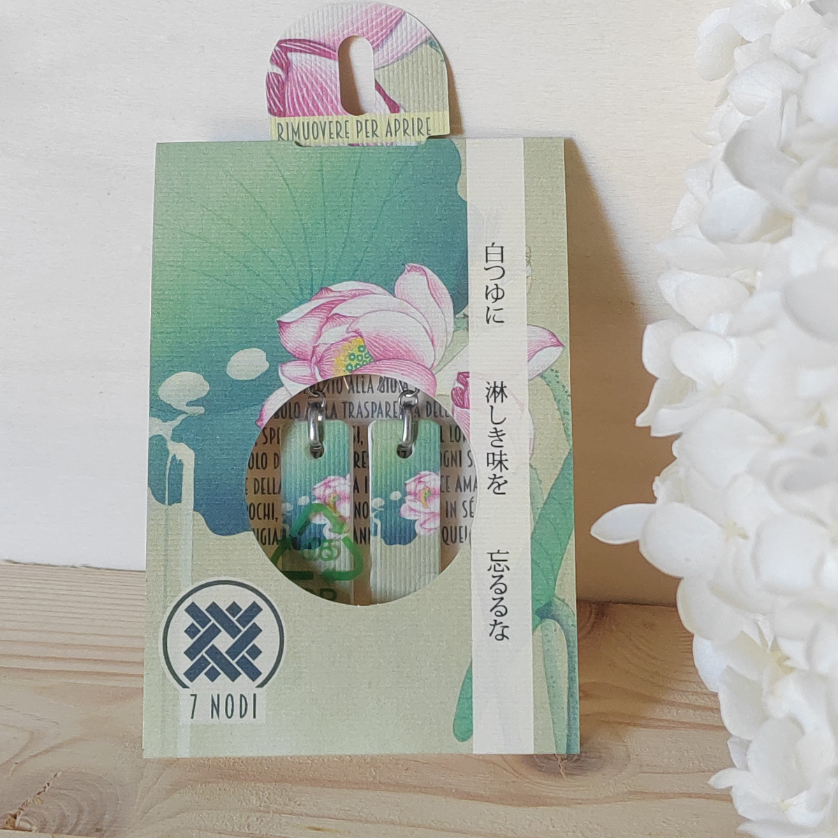Orecchini con Haiku - Fior di loto, rugiada -