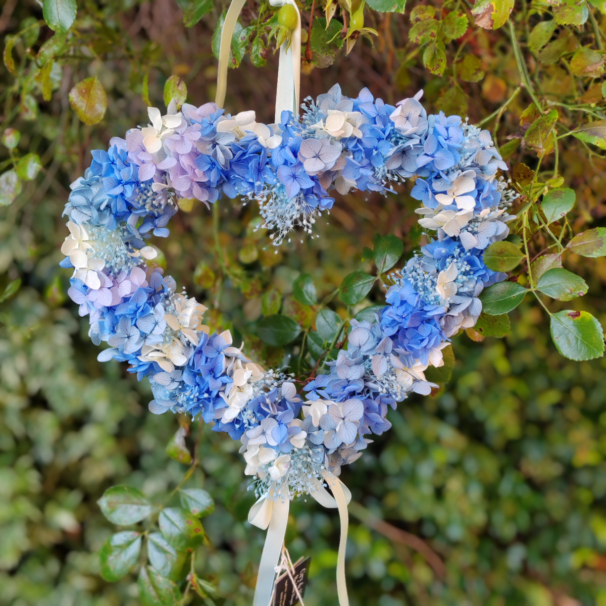 Ghirlandina a cuore fiori azzurri